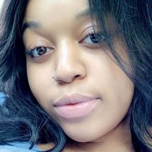 Meet your Posher, Yasmine